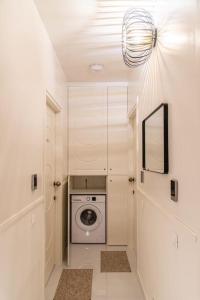 Central Kifissia BLέ & ÁPPεROL Malomar Homing