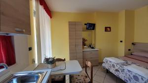 Estudio con balcón