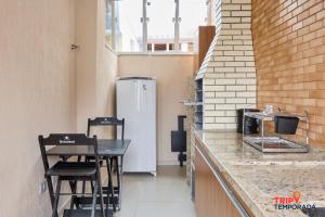 Apartamento com ar condicionado e churrasqueira a 100 metros da praia - 02 dormitórios - Edifício Água Viva - apto 28