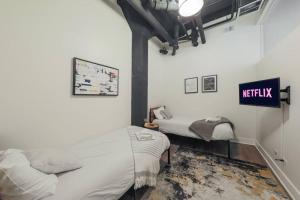 Chic Spacious 3BR South Loop Apartment Near McCormick Place, Roosevelt CTA & Shopping Area in Chicago