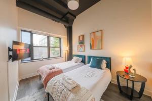 Chic Spacious 3BR South Loop Apartment Near McCormick Place, Roosevelt CTA & Shopping Area in Chicago