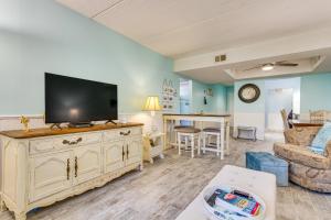 Central Mary Esther Condo 5 Mi to Okaloosa Island!
