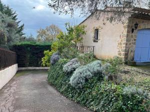 Villa provençale calme avec piscine chauffée 6 ch