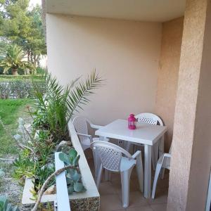 Studio rez-jardin proche plage WiFi, clim, garage
