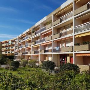 Studio rez-jardin proche plage WiFi, clim, garage