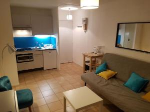 Studio rez-jardin proche plage WiFi, clim, garage