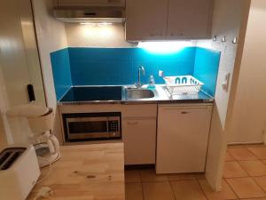 Studio rez-jardin proche plage WiFi, clim, garage