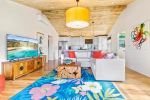 Cute 4br home steps to the Ocean - Alekona Kauai