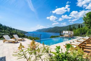 Peaceful Villa Palma with a pool in Dubrovnik