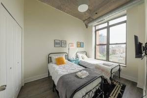 Walkable 2BR Apartment in Chicago South Loop with Optional Parking and Gym Access Near McCormick Place, Museum Campus & Lakefront