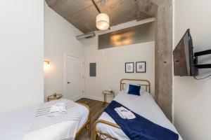 Walkable 2BR Apartment in Chicago South Loop with Optional Parking and Gym Access Near McCormick Place, Museum Campus & Lakefront