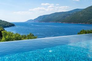 Peaceful Villa Palma with a pool in Dubrovnik