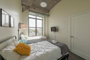 Walkable 2BR Apartment in Chicago South Loop with Optional Parking and Gym Access Near McCormick Place, Museum Campus & Lakefront