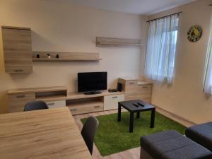 TriAngol Apartman: fürdő, belváros, egyetem
