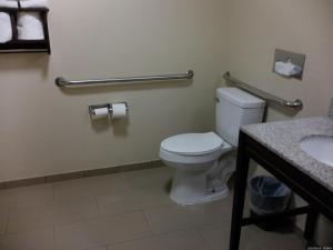 King Room with Tub and Grab Bars - Mobility/Hearing Accessible - Non-Smoking room in Comfort Inn & Suites