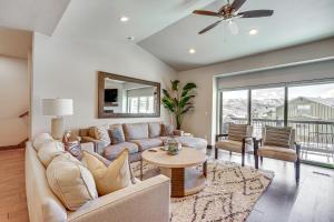 Park City Townhome with Hot Tub and Mountain Views!