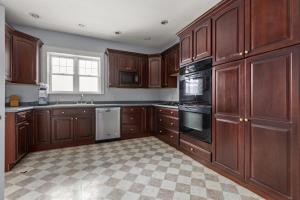 6 10th Bottom Apartment