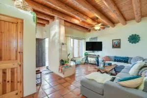 Bright Santa Fe Condo about Half-Mi to Meow Wolf! - Cerrillos