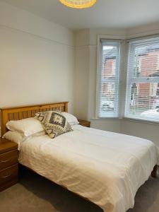 Newly Refurbished City Centre House With Parking