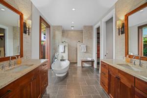 Luxury Ocean View 4 Bedroom Home