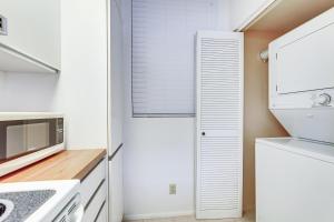 Luxury Longboat Key Condo - Walk to Beach Access!