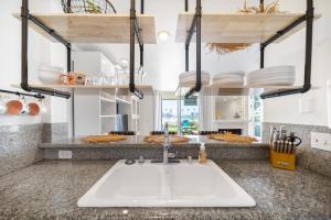 G35 - Golden Poppy Beach Cottage