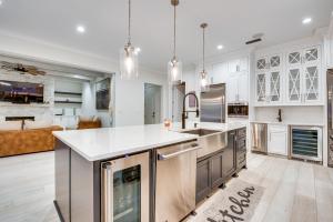 Sprawling Suwanee Home Theater, Pool, Hot Tub!