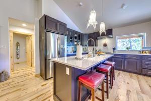 Scenic Ruidoso Escape with Hot Tub and Mountain View!