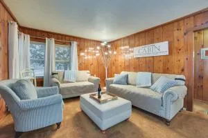 Dog-Friendly Roscommon Cabin, Walk to Higgins Lake - Roscommon