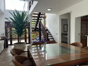 Casa na Praia Riviera de São Lourenço 4 Suítes para até 12 pessoas 4min a pé da Praia e 11 min a pé do Shopping