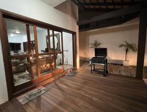 Casa na Praia Riviera de São Lourenço 4 Suítes para até 12 pessoas 4min a pé da Praia e 11 min a pé do Shopping