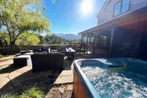 6BD/3.5BA Hilltop Haven with/ HotTub, Billiards, and Views! - 诺瓦托