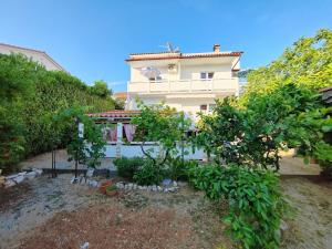 Apartments with a parking space Barbat, Rab - 22217 