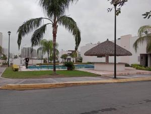 Hermosa residencia con alberca en Apodaca