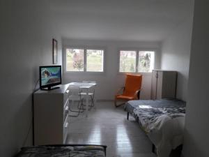 Studio cosy en cœur de La Roche-Posay, proche Thermes, Wi-Fi, laverie, tout équipé - FR-1-541-84