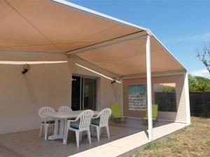 Maison 2 chambres proche plage et commerces, terrasse couverte - FR-1-323-284