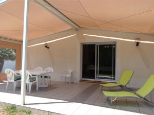 Maison 2 chambres proche plage et commerces, terrasse couverte - FR-1-323-284