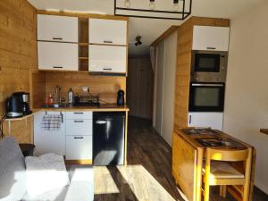 Studio rénové avec 2 couchages et internet, proche pistes et funiculaire - FR-1-292-203