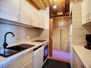 Appartement Ski-inSki-out avec Parking privé et Wi-Fi à Méribel - FR-1-688-74