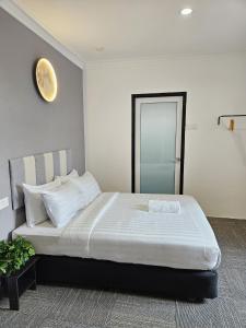 Luna Hotel by Moonknight