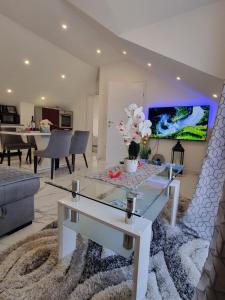 Luxury Apartment Megy