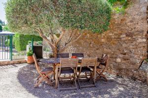 Appartements La Maison Des Vignes - Gite Coquelicot - Luxury Gite with Air Conditioning : photos des chambres