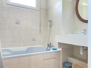 Appartements 511 - A Erquy, en bordure de la plage du centre et a 300m du centre des commerces : photos des chambres