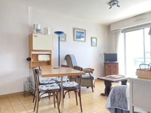 Appartements 512 - A Erquy, en bordure de la plage du centre, a 300m du centre des commerces : photos des chambres