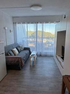 Studio vue port, parking privé, terrasse, clim