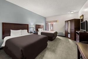 Deluxe Double Room room in Quality Inn & Suites Kansas City Airport North