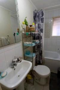 Casa con buena ubicación estacionamiento gratuito