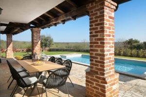 Rustic Villa Clematis with a pool in Istria