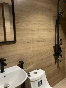 مجمع اكواخ عباره عن 8 اكواخ و حديقه مشتركه للنزلاء Diriyah clouds خدمه ذاتيه Entry ذاتي سكن ريفي