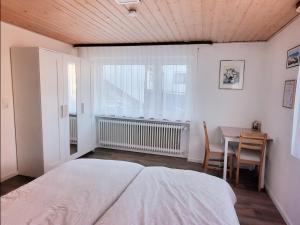 privates Zimmer in Unterkunft mit Glatttal Blick in Wasserschloss Nähe